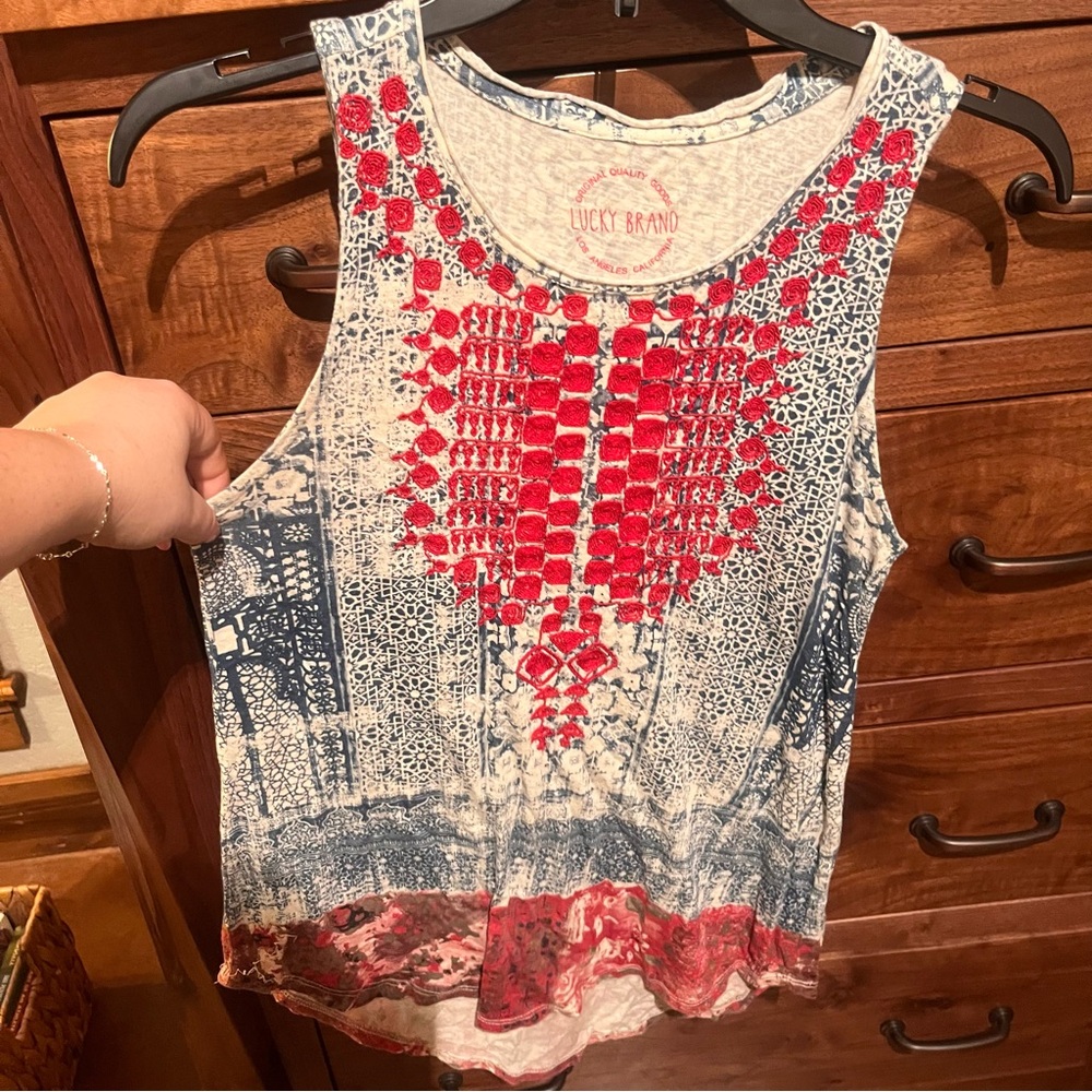 LUCKY BRAND top